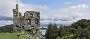tarbert castle on a hill above the harbour a Bruce castle